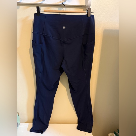 Athleta Navy Salutation Stash Pocket High Rise Large 25” Inseam💎EUC Retail $109 - Picture 5 of 7